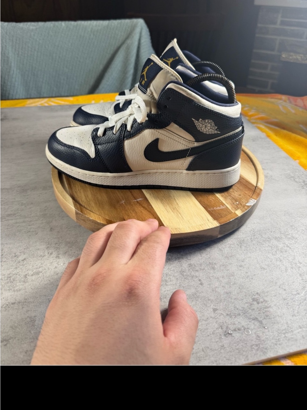 Jordan 1 Mid Obsidian White/Metallic Gold Size 6.5Y /Womens 8